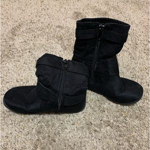 Girl black boots with buckle
